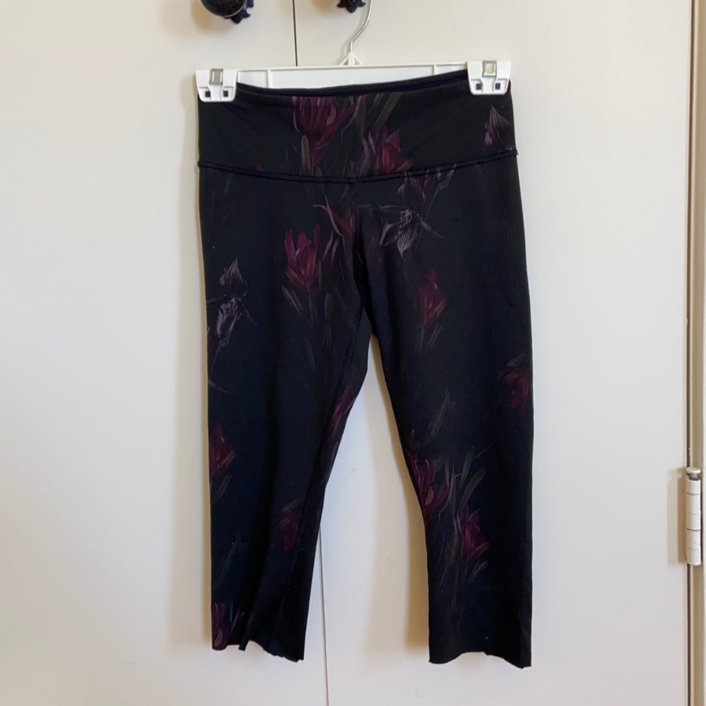Floral lululemon cropped leggings
